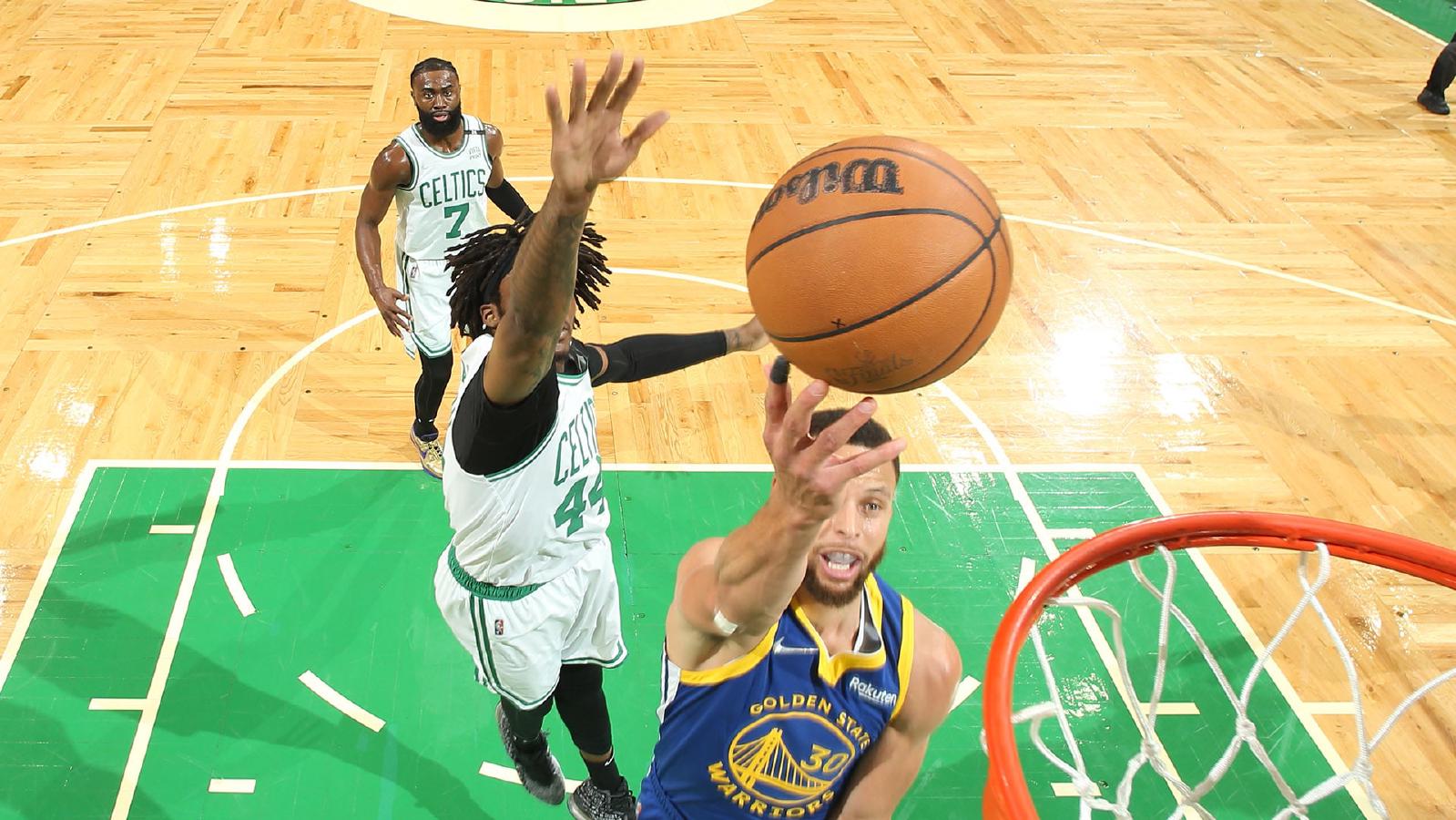 库里终结能力解析:不只是射手的篮下艺术