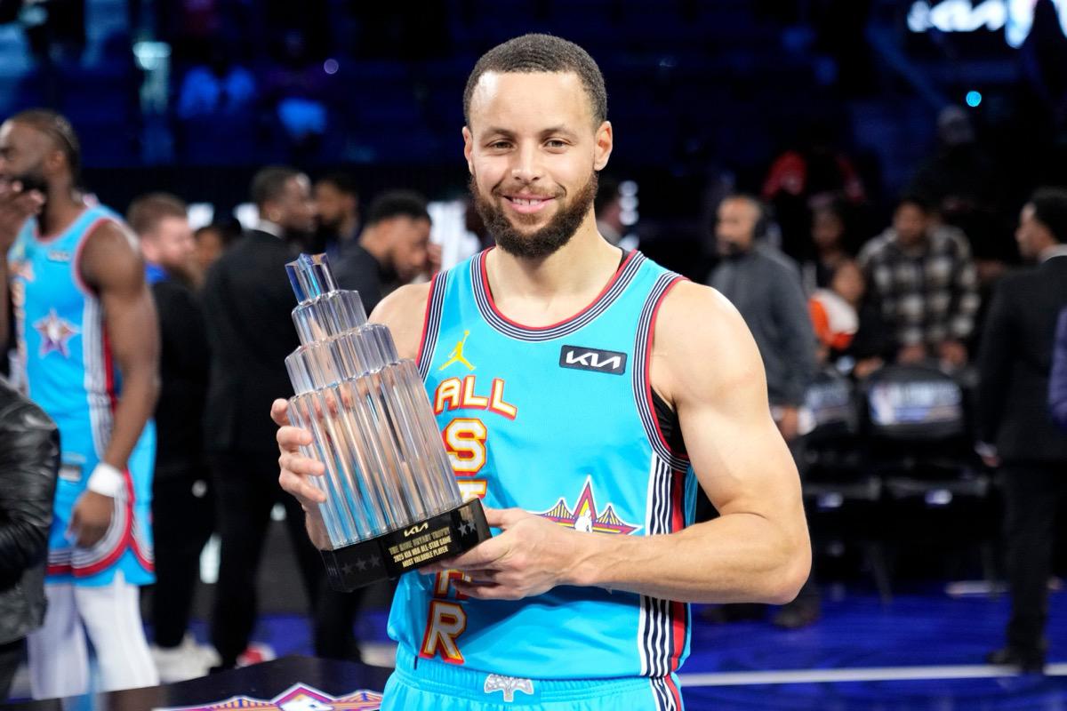 库里驳斥退役传言：「我想打到合同到期」伤病中的最强表态